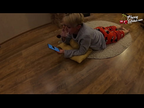 ❤️ בלונדינית מטורפת מוצצת זין ענק יונק ומקפיץ עליו - מין אנאלי פורנו איכותי אצלנו